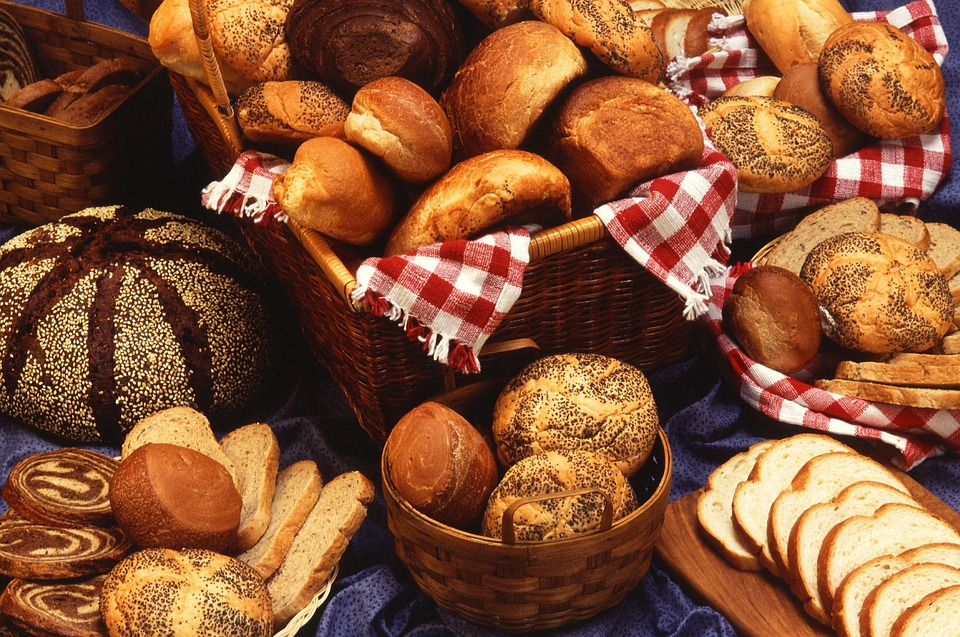 CESTAS COM DIVERSOS PÃES DIETAS SEM CARBOIDRATOS