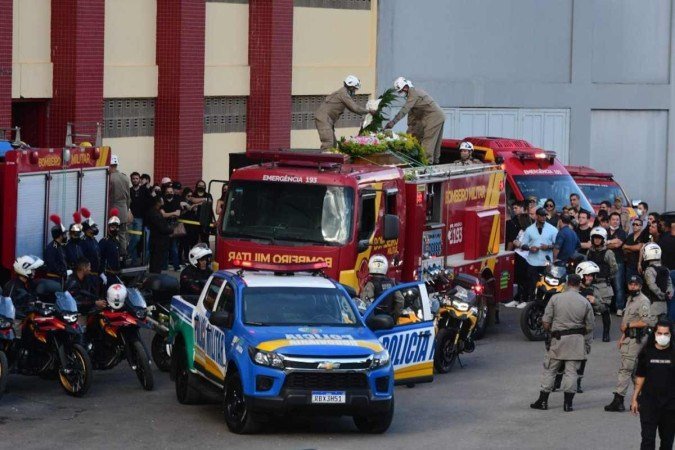 MAIARA E MARAISA E HENRIQUE E JUIANO SEGUEM COTEJO DE MARILIA MENDONÇA