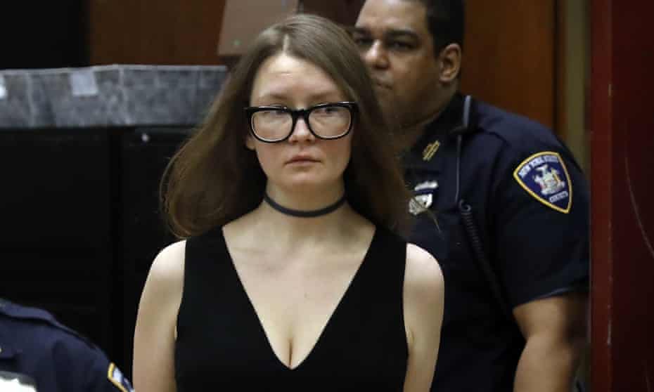 QUEM É ANNA DELVEY